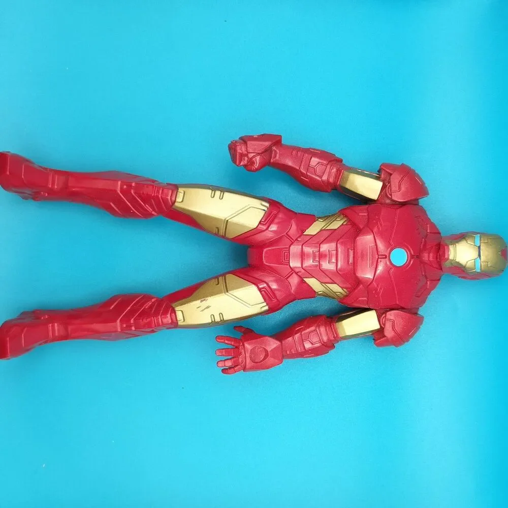 Hasbro Marvel Iron Man Action Figure 2019 Red Gold Blue 8.5